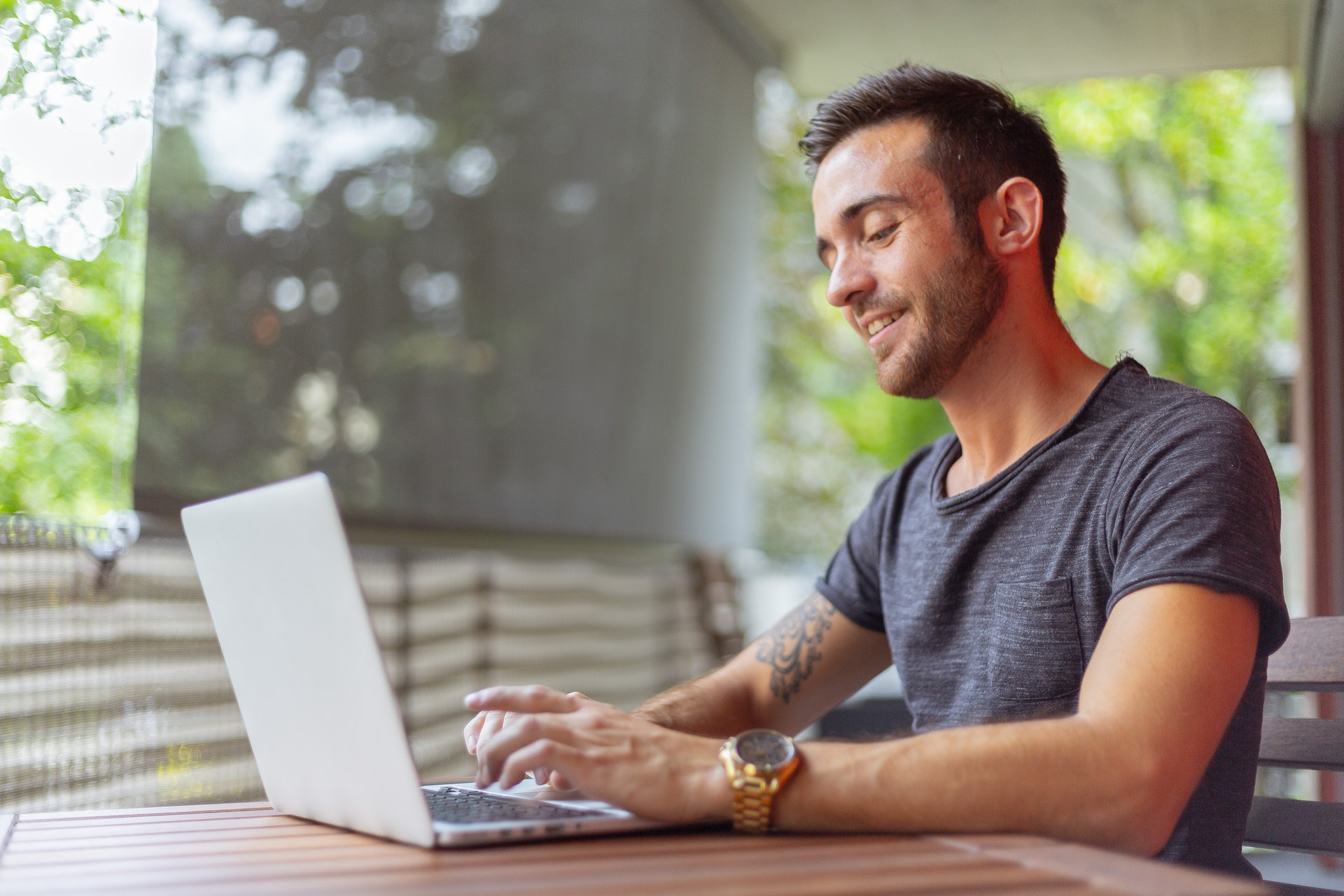 Essential Tips When Buying a Secondhand Laptop post thumbnail image